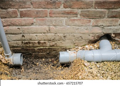 Repairing A Broken Sewage Pipe / Plumbing