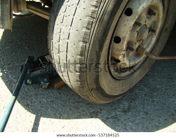 replace the punctured\
wheel on the car