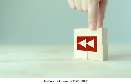 Replay Icon On Wooden Cubes On Smart Grey Background And Copy Space. Recap Business, Meeting Summary, Business Review Concept. 