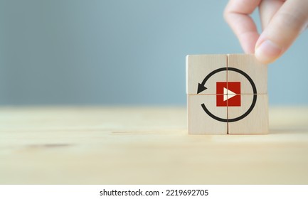 Replay Icon On Wooden Cubes On Smart Grey Background And Copy Space. Recap Business, Meeting Summary, Business Review Concept. 