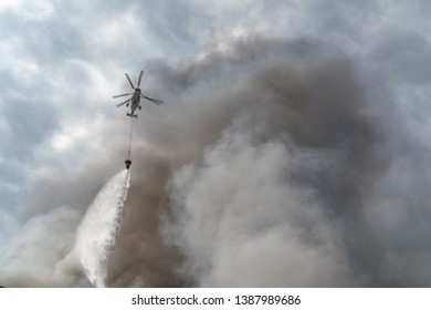 1,650 Helicopter Dropping Water Images, Stock Photos & Vectors ...