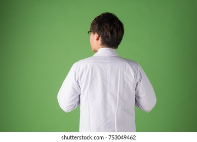 白衣 後ろ の写真素材 画像 写真 Shutterstock