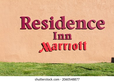 Residence Inn Marriott Sign, Logo At The Extended Stay Hotel Building - Santa Fe, New Mexico, USA - 2021