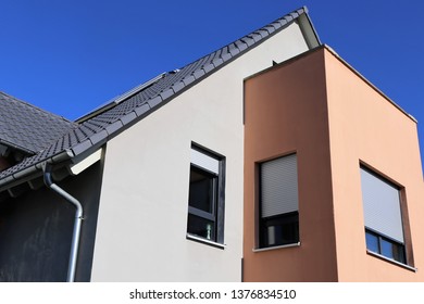 Residential Home With Modern Facade Painting