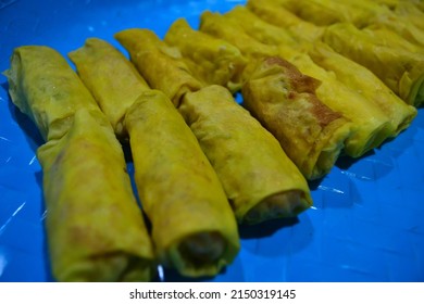 (Resoles)close Up Photo Of Chicken Egg Rolls 