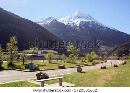 Rest Area on the highway along the river Reuss near the town of Silenen on a sunny spring day. View of the snow-capped mountain Bristen. Canton of Uri, Switzerland. Imagine de stoc © 