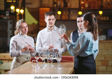 The Restaurant Staff Learns To Distinguish Between Glasses