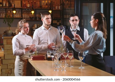 The Restaurant Staff Learns To Distinguish Between Glasses