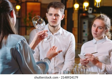 The Restaurant Staff Learns To Distinguish Between Glasses