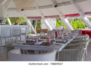 Restaurant Table Set, Casual Clean Style