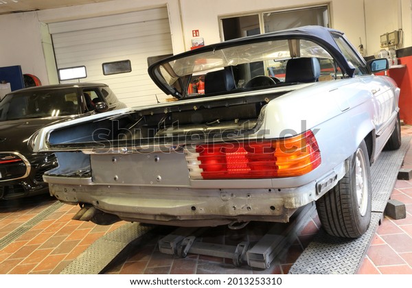 Restoration of a Mercedes 380 SL in a car\
paint shop (Kaiserslautern Germany, May 11,\
2021)