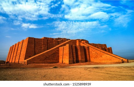 Restauriertes Zickgurat im antiken Ur, sumerischer Tempel, Irak