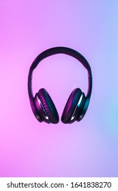 12,323 Headphones purple background Images, Stock Photos & Vectors ...