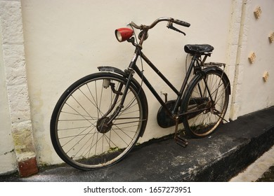 girls old fashioned bike
