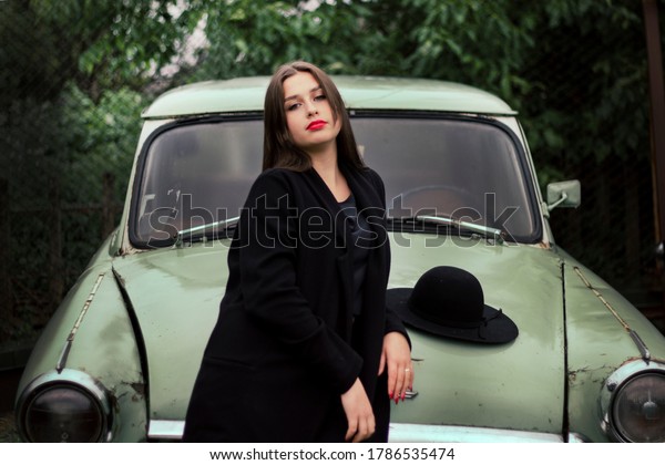 RETRO CAR AND A LADY WITH\
A CIGARETTE