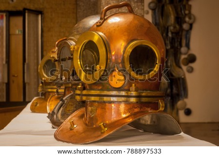 Retro diving helmet