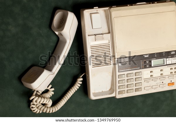 retro phone with answering\
machine
