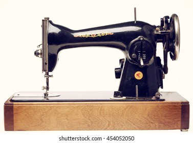 10,633 Antique Sewing Machine Images, Stock Photos & Vectors 