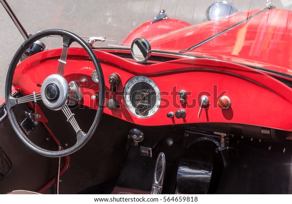 Retro Style Classic Red Car Interior Stockfoto Jetzt