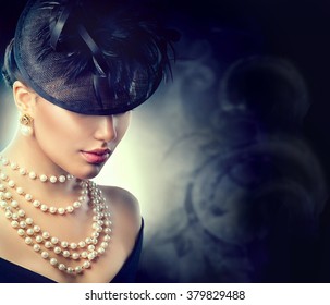 Retro Woman Portrait. Vintage Style Girl Wearing Old Fashioned Hat, Pearls Necklace And Earrings, Retro Hairstyle And Make-up. Romantic Lady Over Black Background. Pearl Jewellery