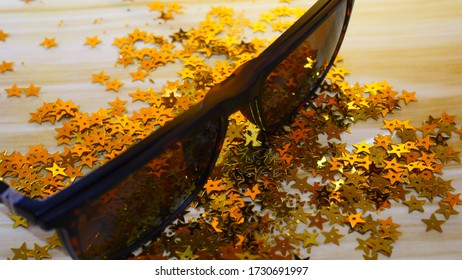 Retro-syle Beach Sunglasses, Studded With Star Knick Knacks