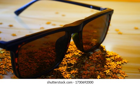 Retro-syle Beach Sunglasses, Studded With Star Knick Knacks