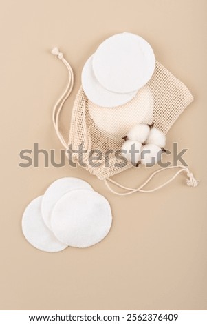 Reusable cotton pads with a drawstring mesh bag on a beige background. Perfect for zero-waste, eco-friendly skincare, and sustainable beauty concepts. Clean and minimalist aesthetic.