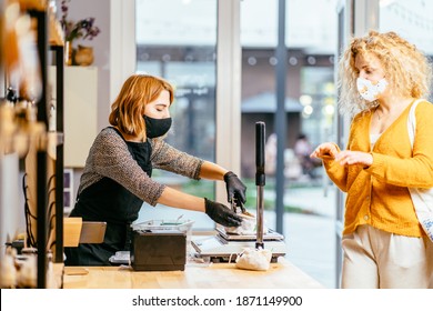 Reusable Eco Bag For Shopping. Zero Waste Concept. Cashier Wearing Apron Weigh Purchase On Scales. Checkout Counter At Plastic Free Grocery Store.Consumer, Retail Store Assistant In Protective Mask.