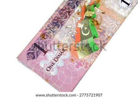 The reverse of a 1 Libyan Dinar banknote issued by the Central Bank of Libya, Depicts the national flag of Libya alongside white doves, representing peace and a new beginning