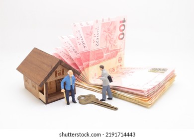 Reverse Mortgage, The Old Man Figure With Agent