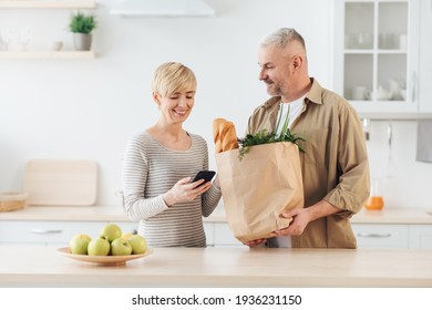 Review and rating of home food delivery app during covid-19 lockdown - Powered by Shutterstock