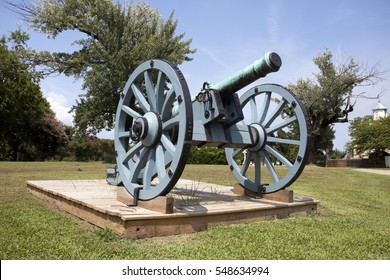 Revolutionary War Artillery Cannon. Horizontal.