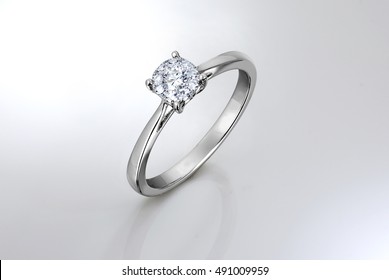 An Rhodium Diamond Ring