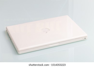 Ribeirao Preto, Sao Paulo / Brazil - August, 26, 2019: Old Macbook White, Year 2009 On A Glass Table