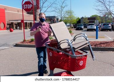 RICHFIELD, MINNESOTA / USA - MAY 20, 2020: Masked Worker From Target Delivering Lawn Chairs For Curbside Pick Up In Parking Lot. 