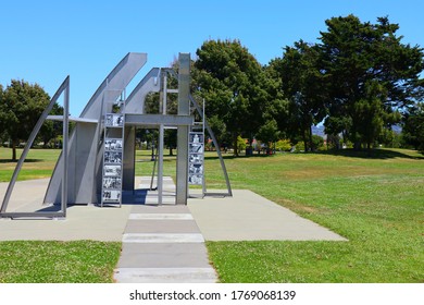 Richmond, CA, USA
July 3, 2020
Artistic Structure In Marina Park.