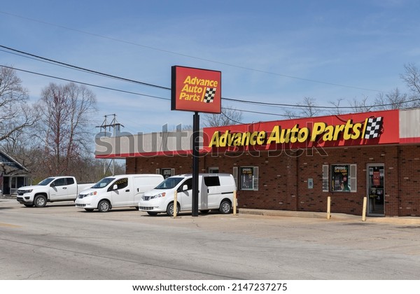 Richmond - Circa April 2022: Advance Auto Parts\
store. Advance Auto Parts is the largest retailer of automotive\
replacement parts in the\
US.