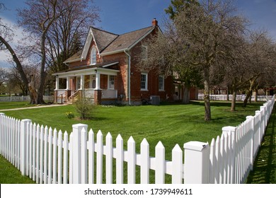 Richmond Hill, Ontario / Canada - May 08, 2019: Springtime In The Front Lawn Of The House With White Picket Fences
