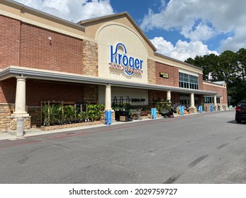 Richmond Hill,Georgia|United States-AUG 23 2021: The Facade Of Kroger Food And Pharmacy Store Located At Richmond Hill, Georgia .