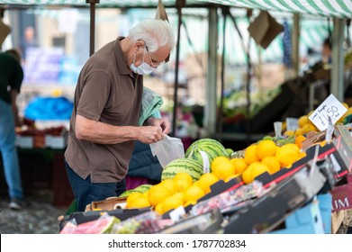 Richmond, North Yorkshire, UK - August 1, 2020: An Elderly Man Wearing A Protective Face Mask At An Outdoor Fruit And Veg Market Stall