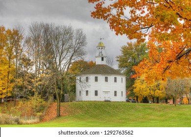 RICHMOND, VERMONT/UNITED STATES- NOVEMBER 8, 2018: Old Round Church In Richmond In Vermont. Built In 1812. It Is A Rare Sixteen-sided Meeting House Which Housed Five Denominations
