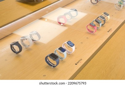 Richmond, Virginia USA - October 3, 2022: Apple Store In Short Pump Mall, Richmond, Virginia. 
The Apple Watch Series 8 Lineup Is Seen In A Display Case.