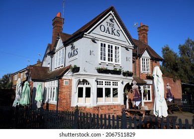 Rickmansworth, Hertfordshire, England, UK - November 1st 2021: The Oaks Country Pub And Eating House, Old Uxbridge Road, West Hyde, Rickmansworth