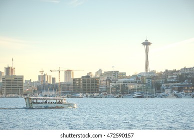 Ride The Duck,road-lake Tour On Sunny Day,Seattle,Washington,USA.  Shoot In 02-17-15 For Editorial Use Only