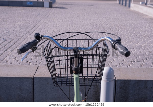 curved handlebars