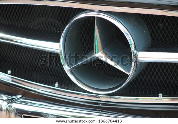 Ridgeland, MS, USA. Circa 2015. Close up of
Mercedes logo at Eurofest car
show.