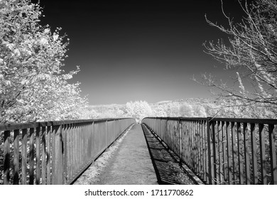 The Ridgeway Foot Bridge Over The A41, Near Tring In Hertfordshire, England.