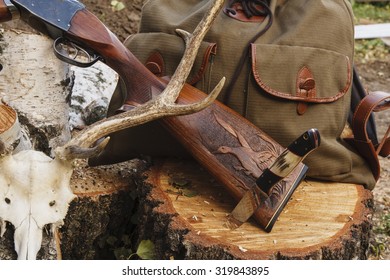 Rifle with hunting knife  and horm