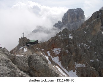 Rifugio Guido Lorenzi In Dolomites Italy Immagini Foto Stock E Grafica Vettoriale Shutterstock