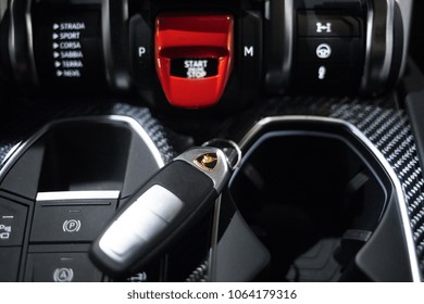 Imágenes, fotos de stock y vectores sobre Lamborghini+urus